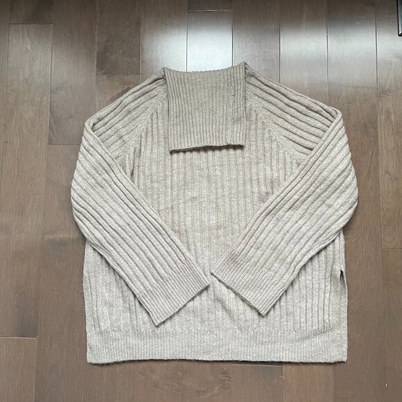 Cozy H&M Turtleneck Sweater Medium - Picture 1 of 4